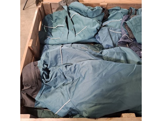 Partij overalls en jassen - afbeelding 10 van  18