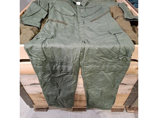 Partij overalls en jassen - afbeelding 14 van  18