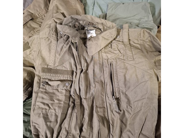 Partij overalls en jassen - afbeelding 16 van  18