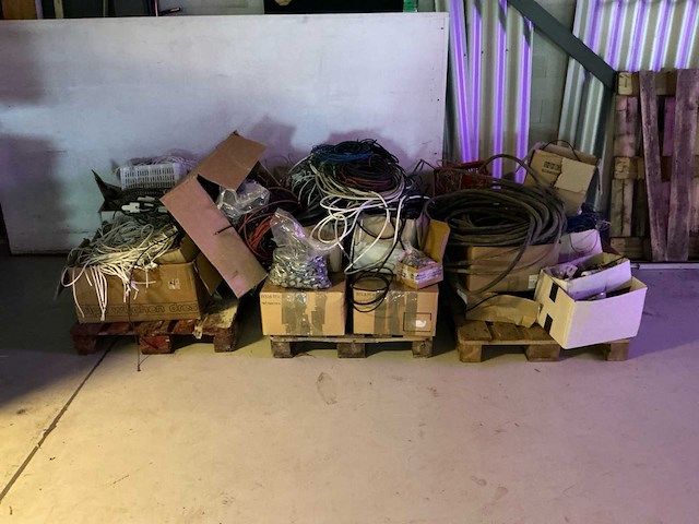 Partij overige kabels - afbeelding 1 van  7