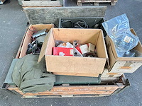 Partij overige legeruitrusting - afbeelding 1 van  9