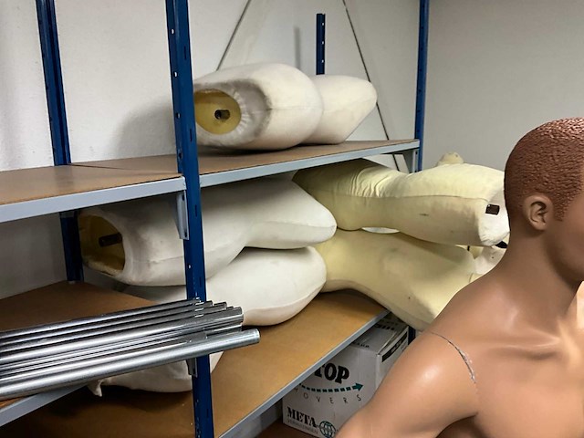 Partij overige winkel inventaris - afbeelding 29 van  66