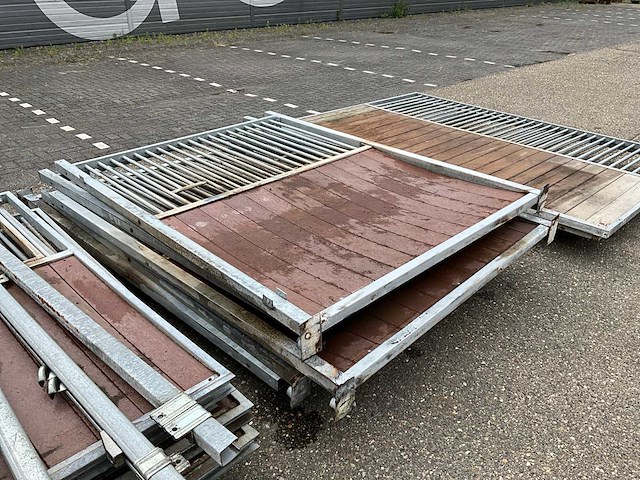Partij paardenbox wanden en deuren - afbeelding 7 van  10