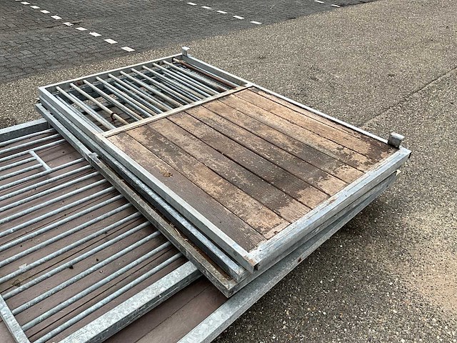 Partij paardenbox wanden en deuren - afbeelding 9 van  9