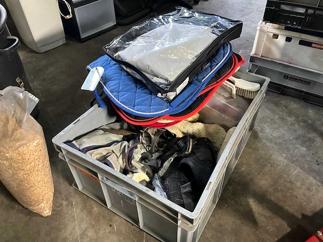 Partij paardrij accessoires - afbeelding 1 van  4