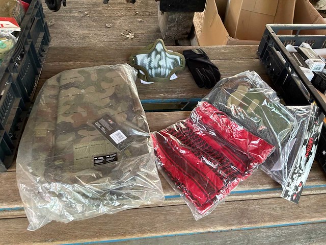 Partij paintball beschemingsmaterialen - afbeelding 1 van  9