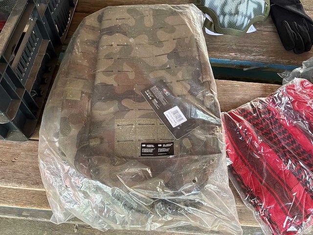 Partij paintball beschemingsmaterialen - afbeelding 2 van  9