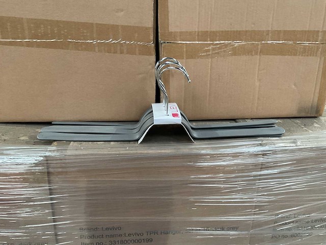Partij pallet levivo clothing hangers dark grey (720x) - afbeelding 2 van  3