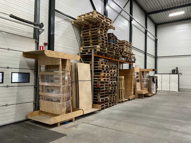 Partij pallets en bokken - afbeelding 1 van  8