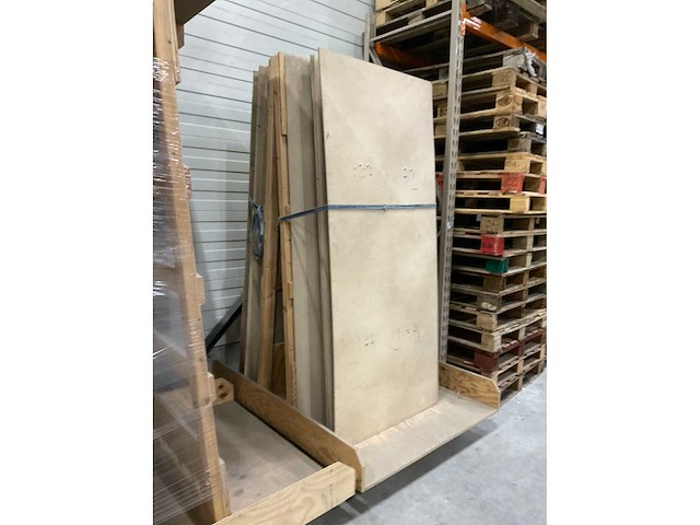 Partij pallets en bokken - afbeelding 3 van  8