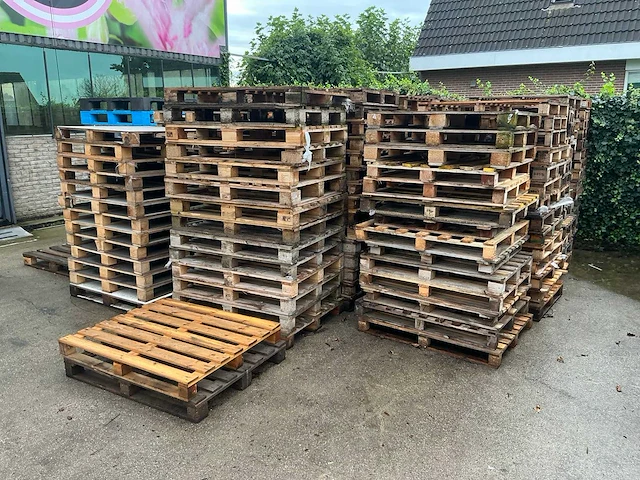 Partij pallets en resthout - afbeelding 1 van  7