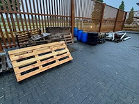 Partij pallets, oud ijzer en diversen - afbeelding 1 van  6