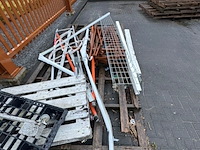 Partij pallets, oud ijzer en diversen - afbeelding 3 van  6