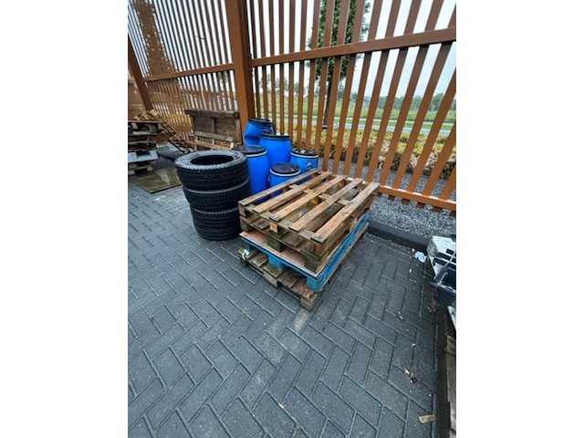 Partij pallets, oud ijzer en diversen - afbeelding 4 van  6