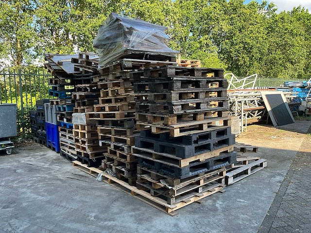 Partij pallets - afbeelding 1 van  9