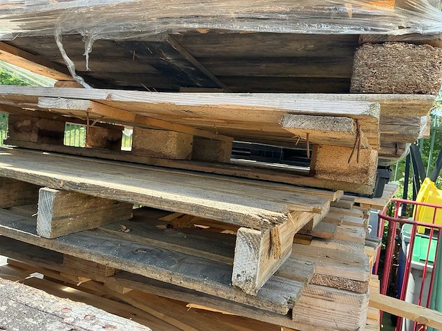 Partij pallets - afbeelding 8 van  9
