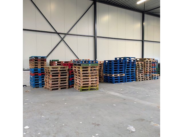 Partij pallets - afbeelding 1 van  8