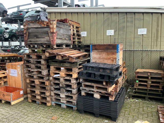 Partij pallets - afbeelding 1 van  8