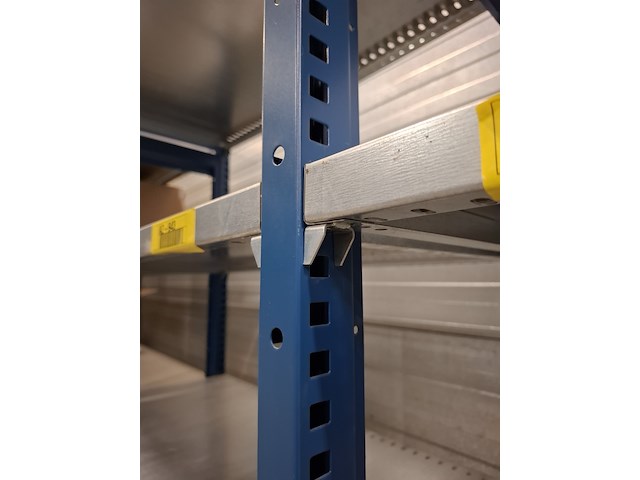 Partij palletstelling met gangpad geleiding - afbeelding 5 van  13