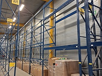 Partij palletstelling met gangpad geleiding - afbeelding 7 van  13