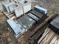 Partij pallisade blokken en u-stenen - afbeelding 5 van  8