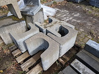 Partij pallisade blokken en u-stenen - afbeelding 6 van  8