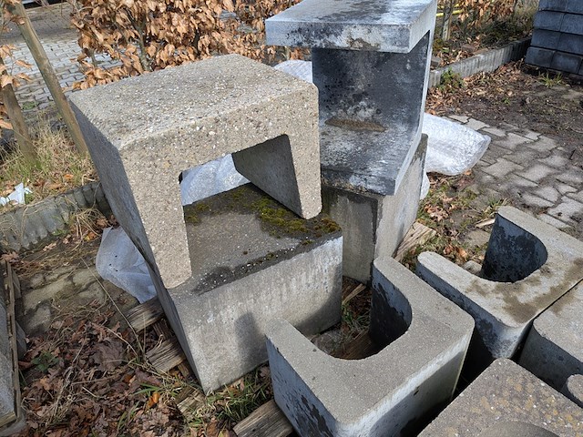 Partij pallisade blokken en u-stenen - afbeelding 7 van  8