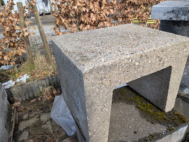 Partij pallisade blokken en u-stenen - afbeelding 8 van  8