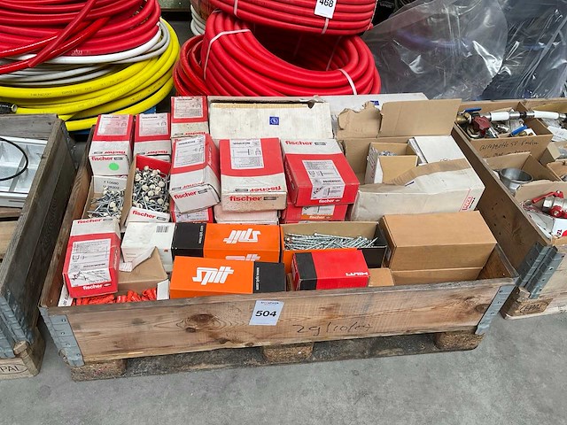 Partij paneel en betonschroeven en pluggen - afbeelding 1 van  4