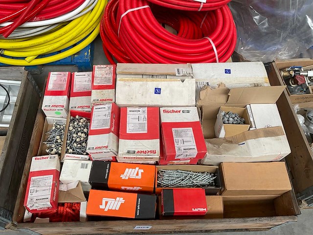 Partij paneel en betonschroeven en pluggen - afbeelding 2 van  4