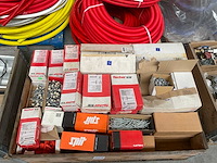 Partij paneel en betonschroeven en pluggen - afbeelding 2 van  4