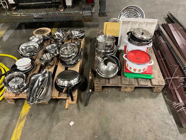 Partij pannen en divers - afbeelding 1 van  6