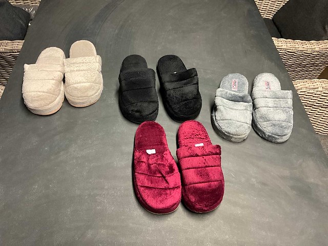 Partij pantoffels - afbeelding 1 van  8