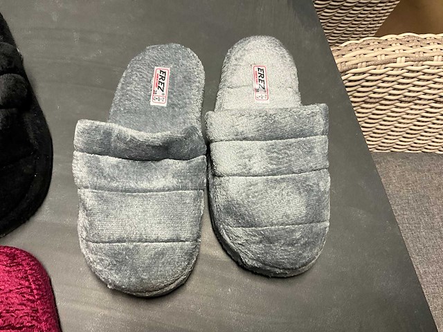 Partij pantoffels - afbeelding 2 van  8