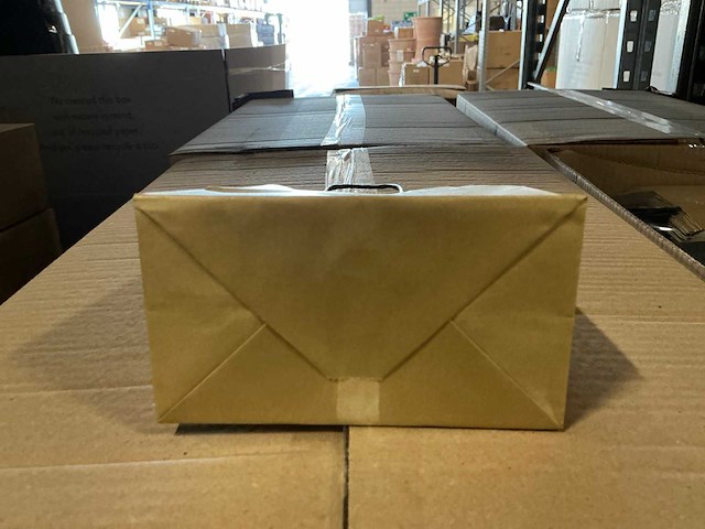 Partij paper carrier bags 14+8*21cm gold (7000x) - afbeelding 2 van  4