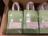 Partij paper carrier bags 14+8*21cm misty green (7000x) - afbeelding 2 van  4