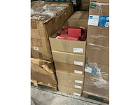 Partij paper carrier bags 14+8*21cm red (2925x) - afbeelding 4 van  5
