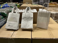 Partij paper carrier bags 14+8*21cm white (4250x) - afbeelding 1 van  6