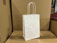 Partij paper carrier bags 14+8*21cm white (7000x) - afbeelding 1 van  6