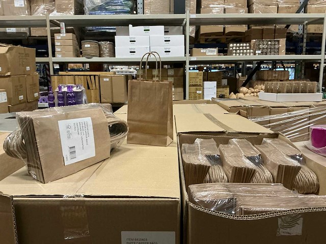 Partij paper carrier bags 14+8x21cm brown fsc unprinted (7000x) - afbeelding 1 van  5