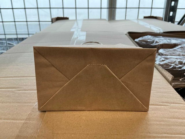 Partij paper carrier bags 14+8x21cm brown fsc unprinted (7000x) - afbeelding 2 van  4