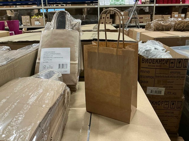 Partij paper carrier bags 14+8x21cm brown fsc unprinted (7000x) - afbeelding 1 van  5