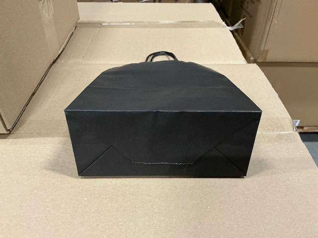 Partij paper carrier bags 18+8*22cm black (4225x) - afbeelding 3 van  6