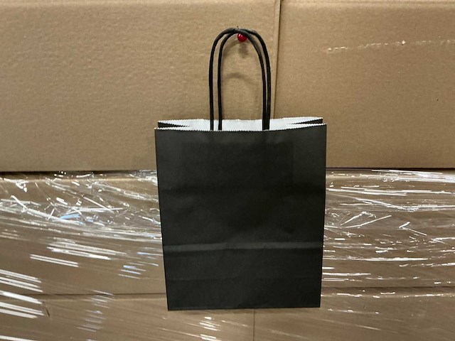 Partij paper carrier bags 18+8*22cm black (5450x) - afbeelding 1 van  6