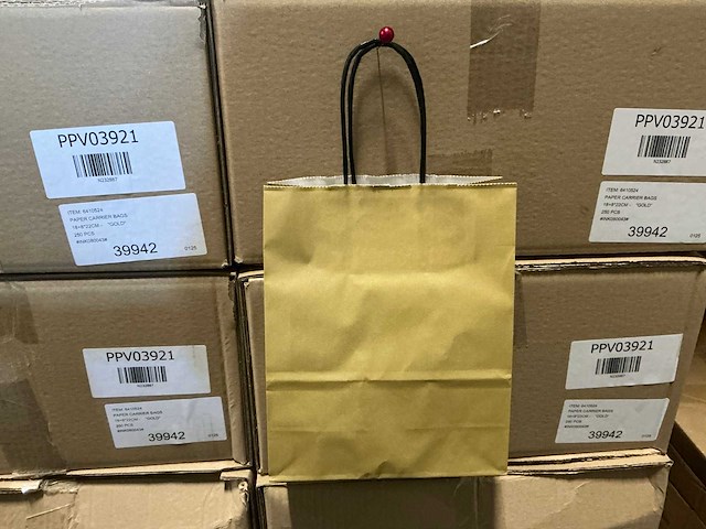 Partij paper carrier bags 18+8*22cm gold (4500x) - afbeelding 1 van  6