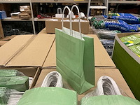 Partij paper carrier bags 18+8*22cm misty green (3750x) - afbeelding 5 van  5
