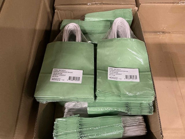 Partij paper carrier bags 18+8*22cm misty green (3750x) - afbeelding 3 van  5