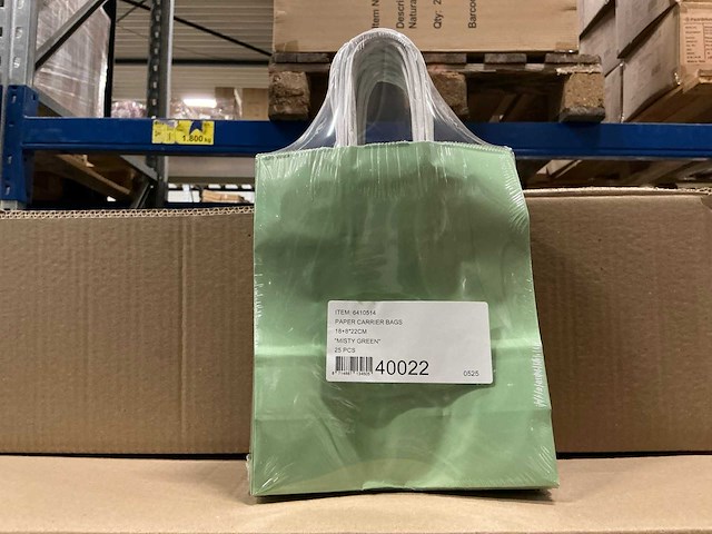Partij paper carrier bags 18+8*22cm misty green (7250x) - afbeelding 4 van  5