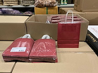 Partij paper carrier bags 18+8*22cm red (750x) - afbeelding 1 van  4