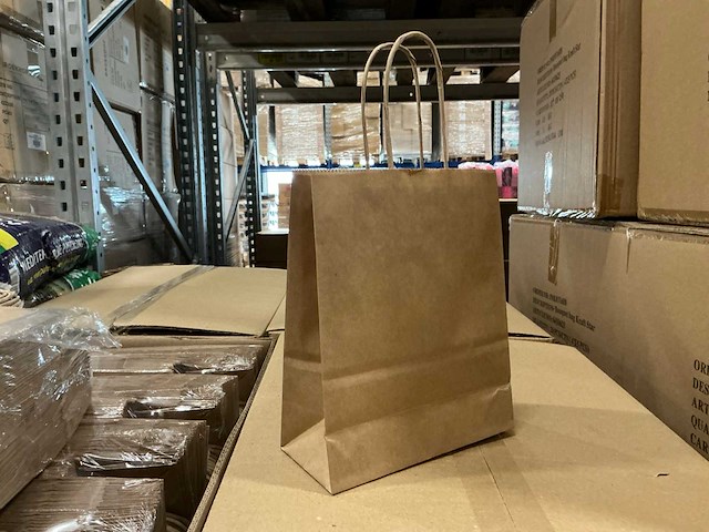Partij paper carrier bags 18+8x22cm brown fsc unprinted (6000x) - afbeelding 1 van  4